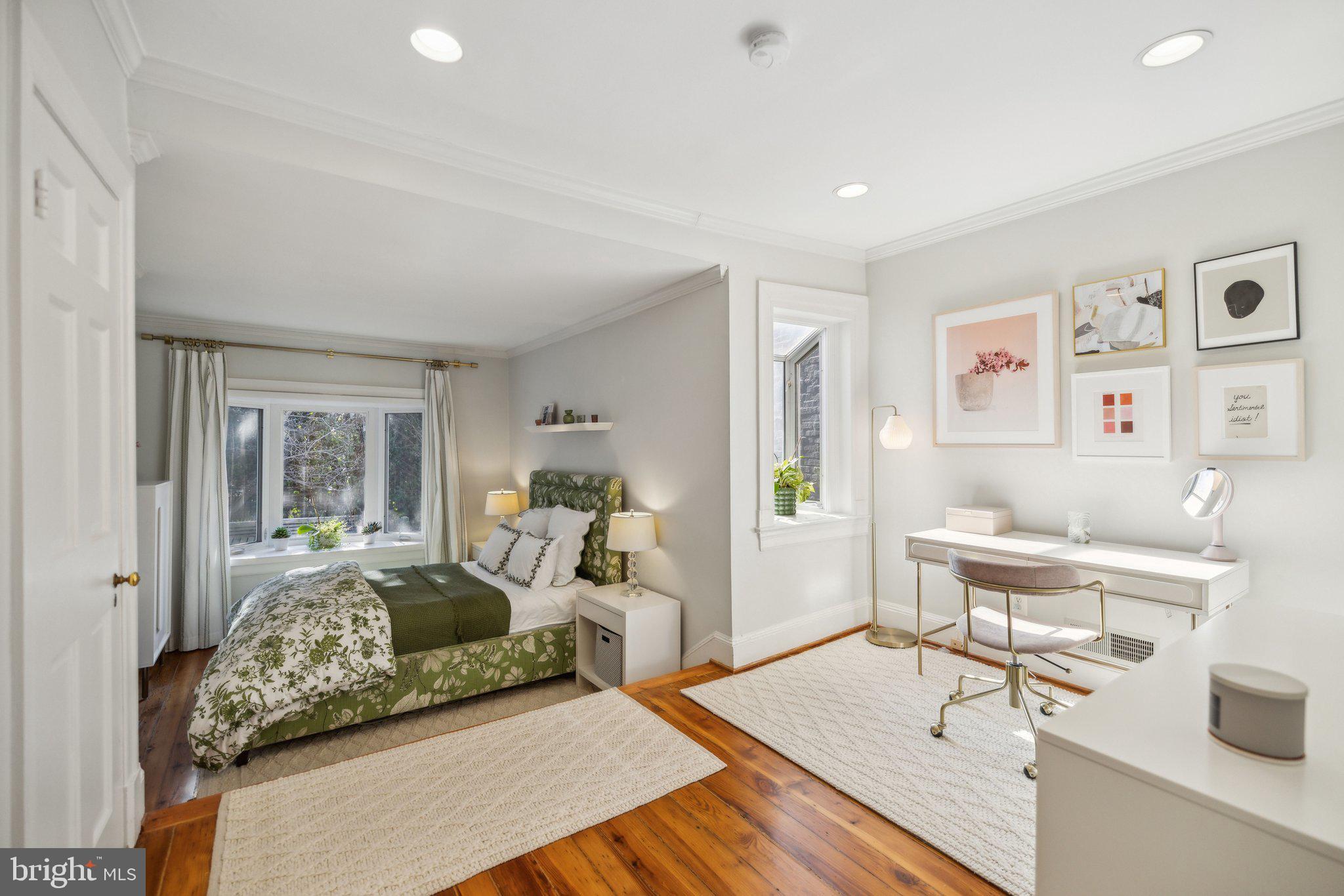 2812 Dumbarton St NW