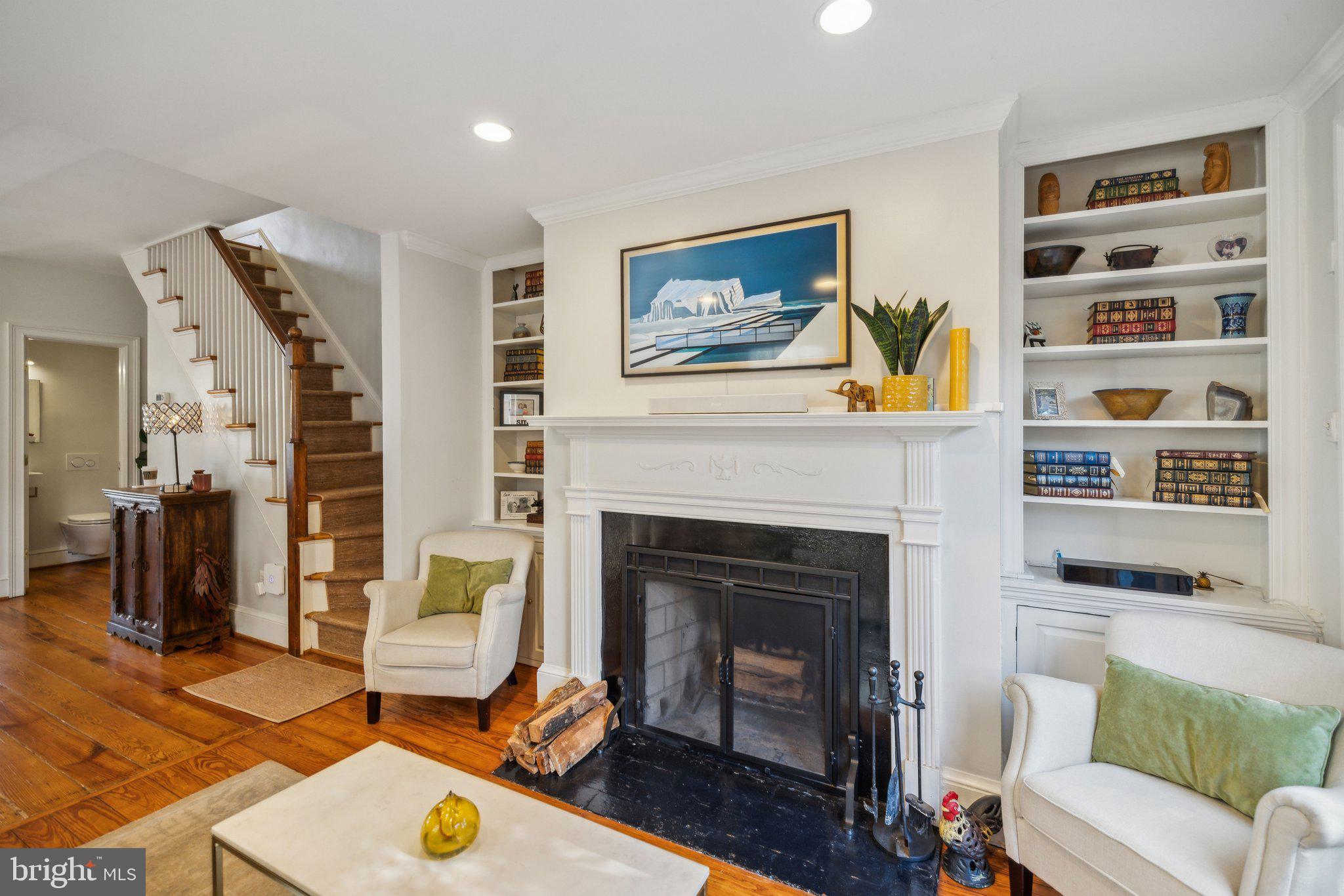 2812 Dumbarton St NW