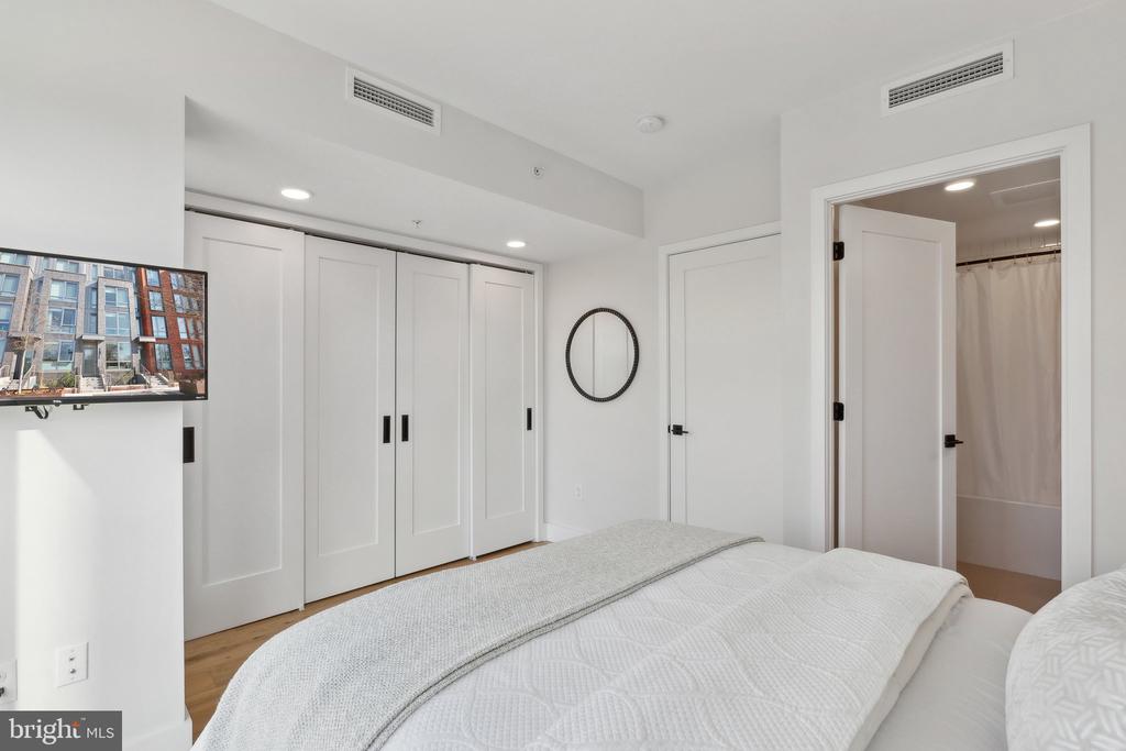 1211 van St SE #Th-1d