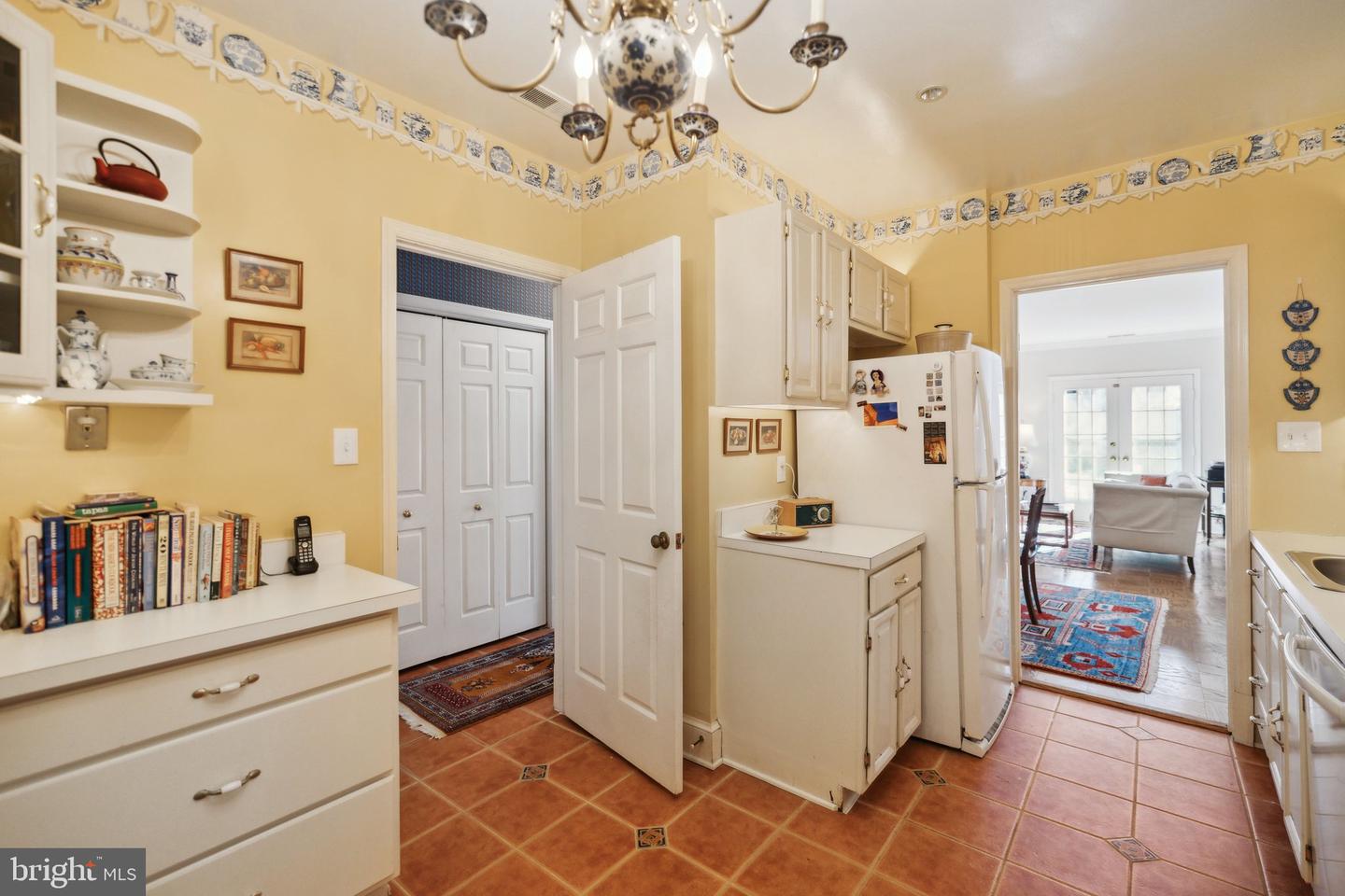 3285 Sutton Pl NW #D