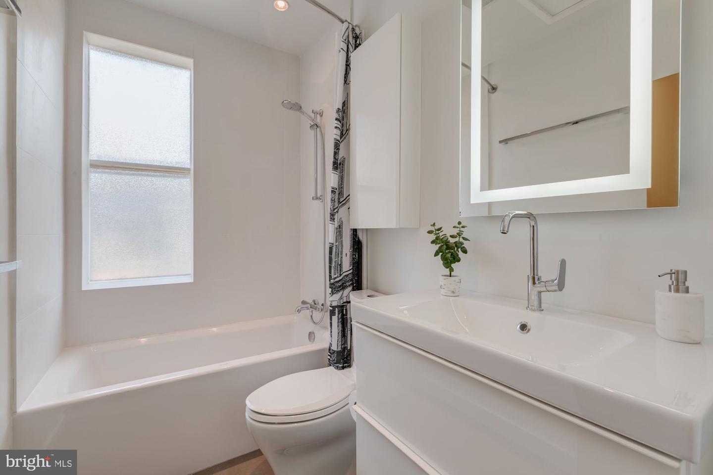 3035 Q St NW #5