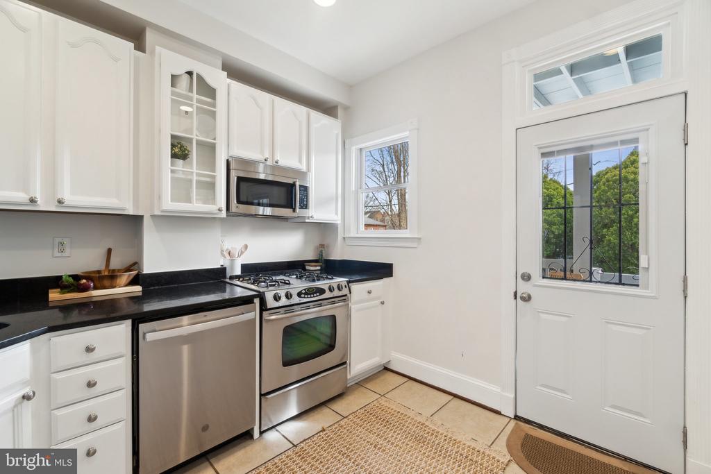 2710 P St NW