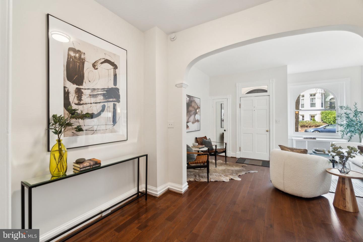 2710 P St NW