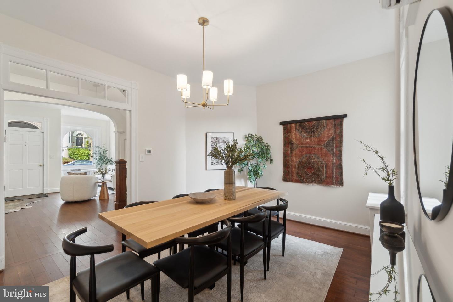 2710 P St NW