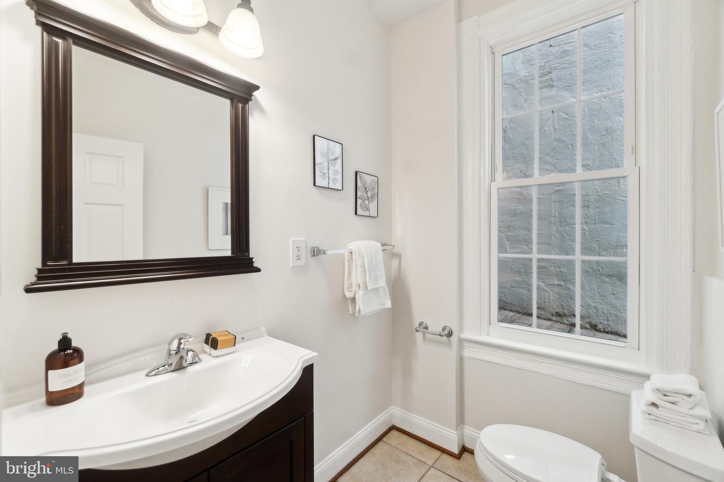 2710 P St NW