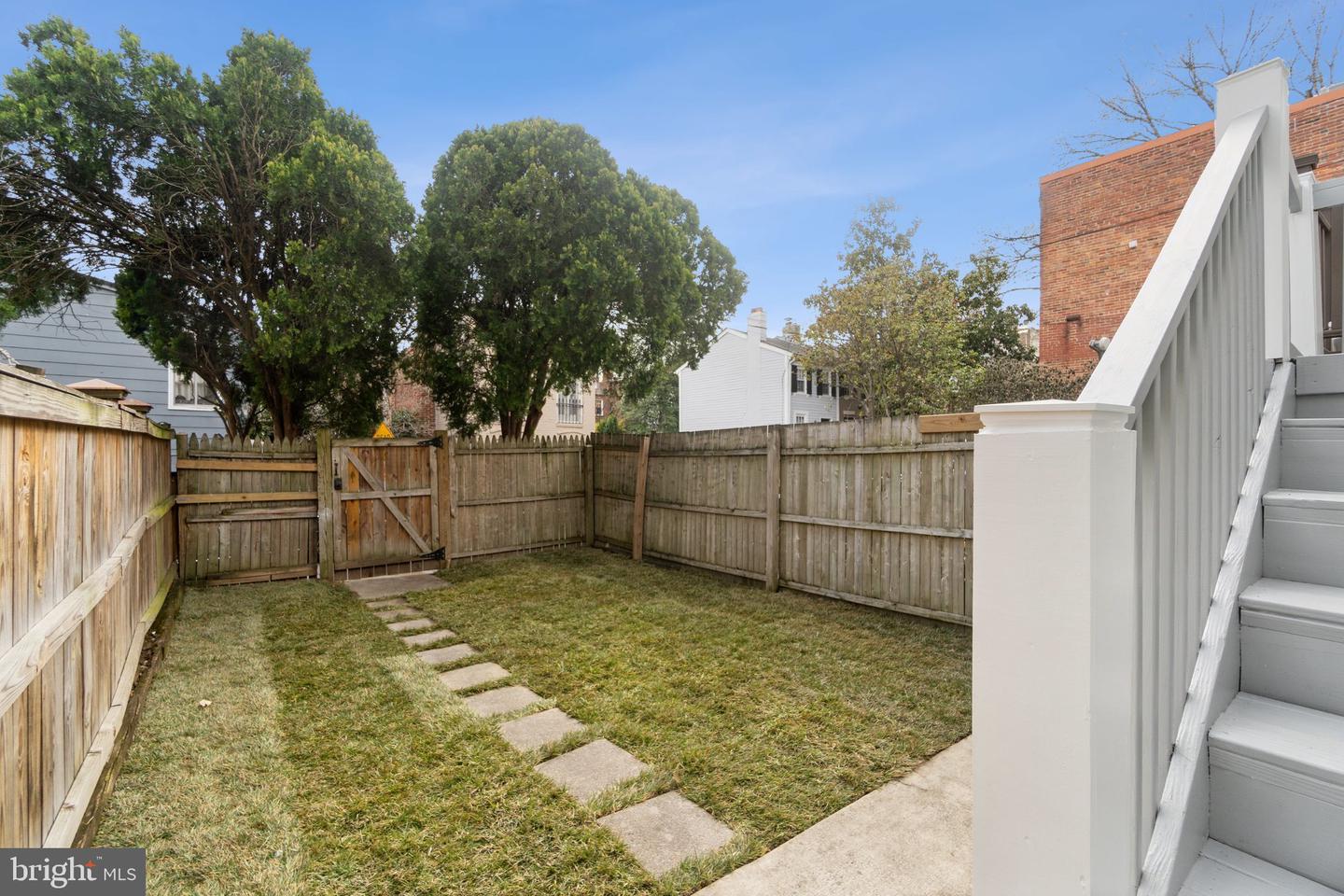 2710 P St NW