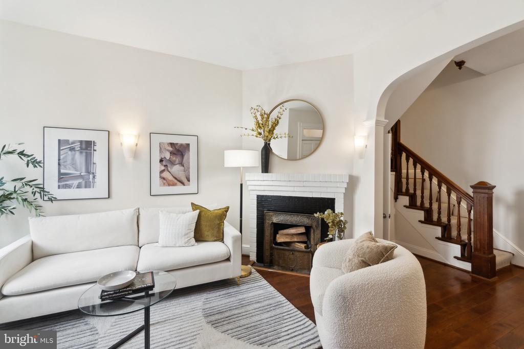 2710 P St NW