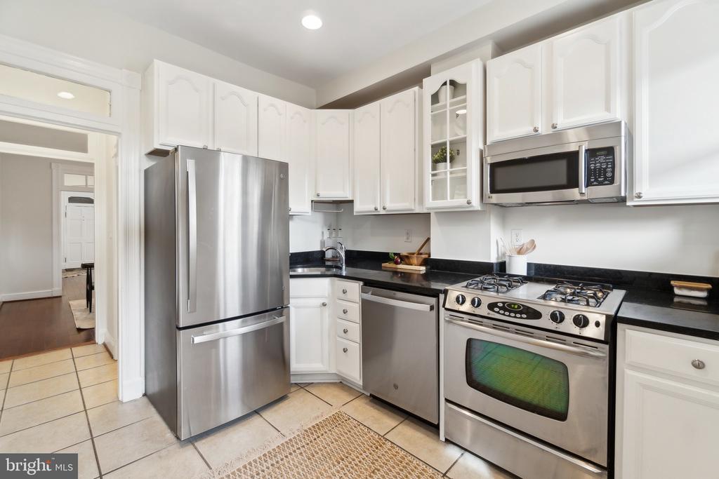 2710 P St NW