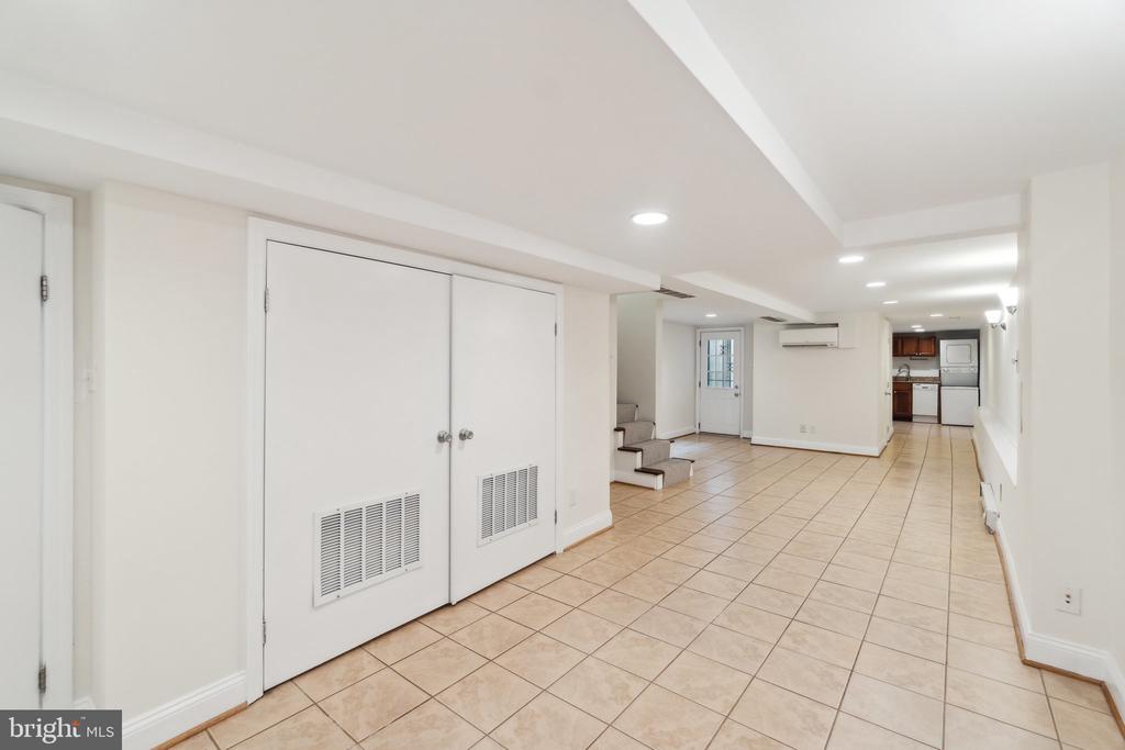 2710 P St NW