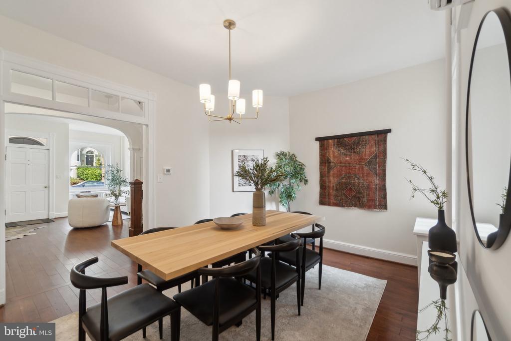 2710 P St NW