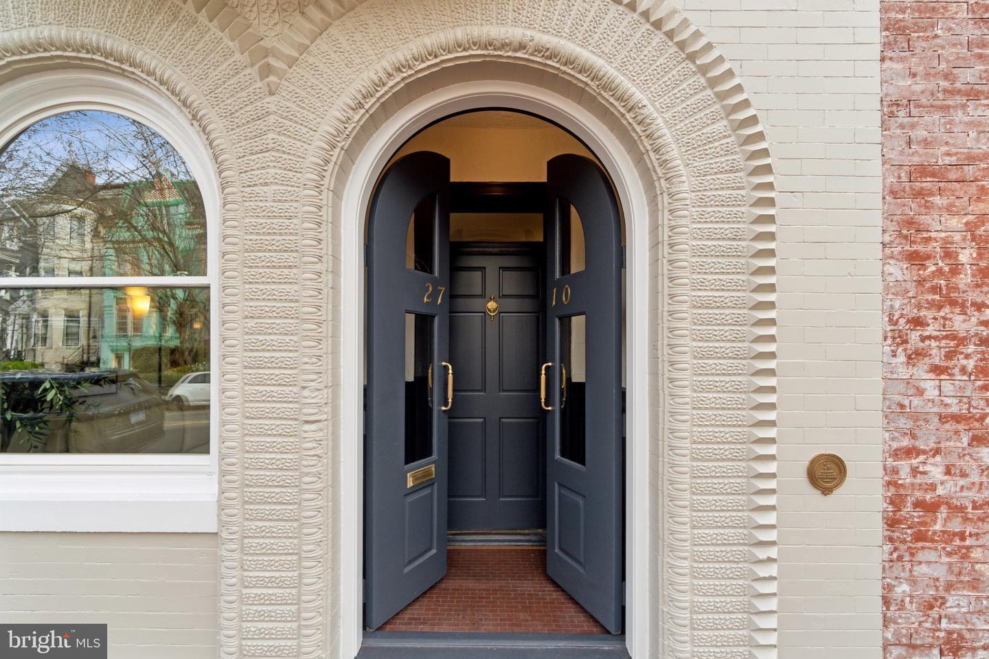 2710 P St NW
