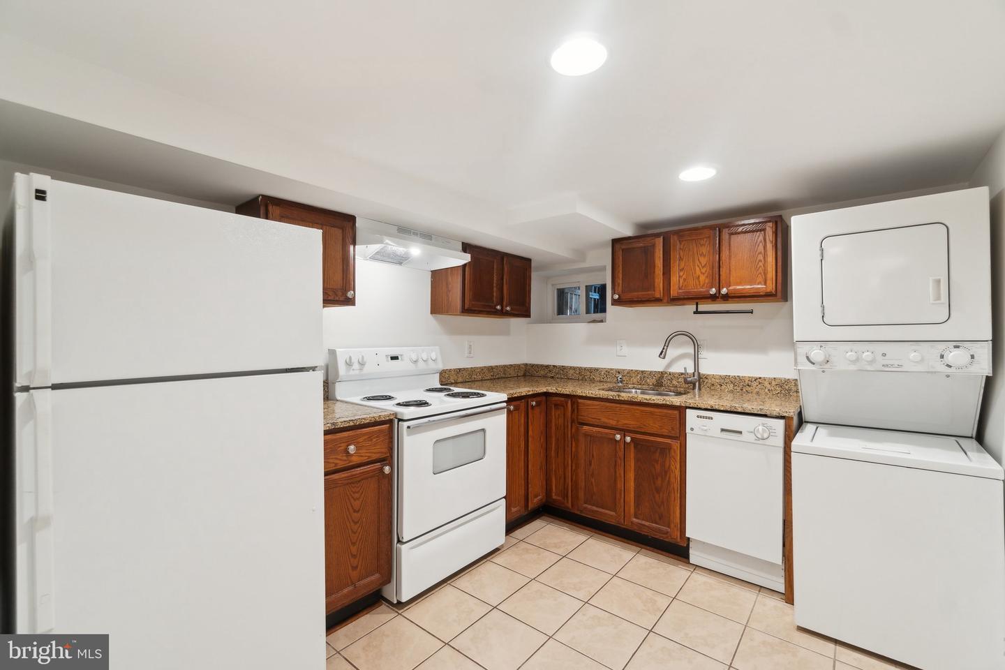 2710 P St NW
