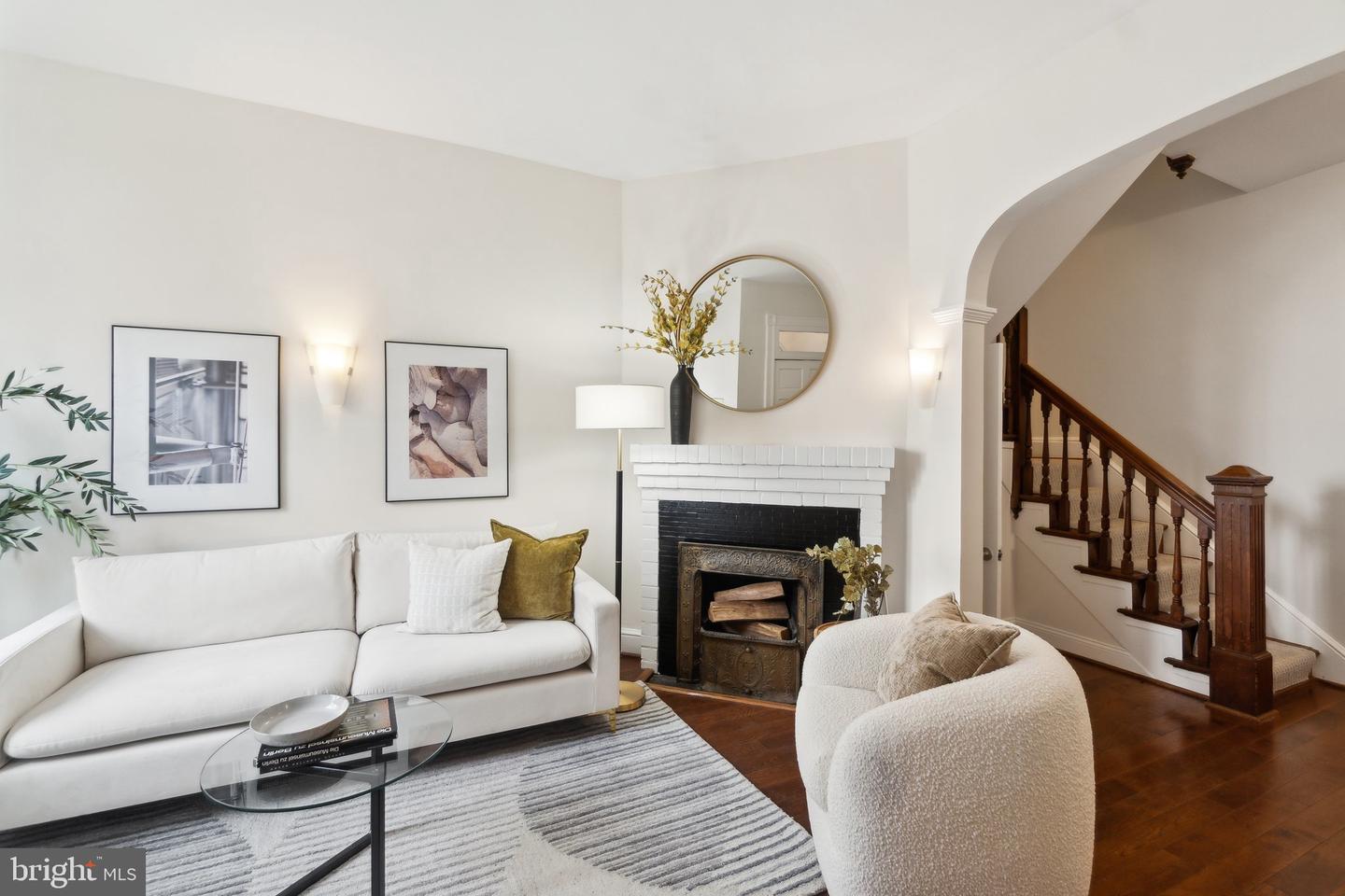 2710 P St NW