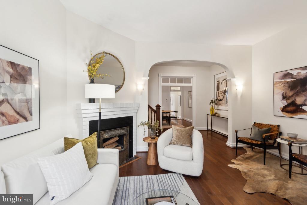2710 P St NW