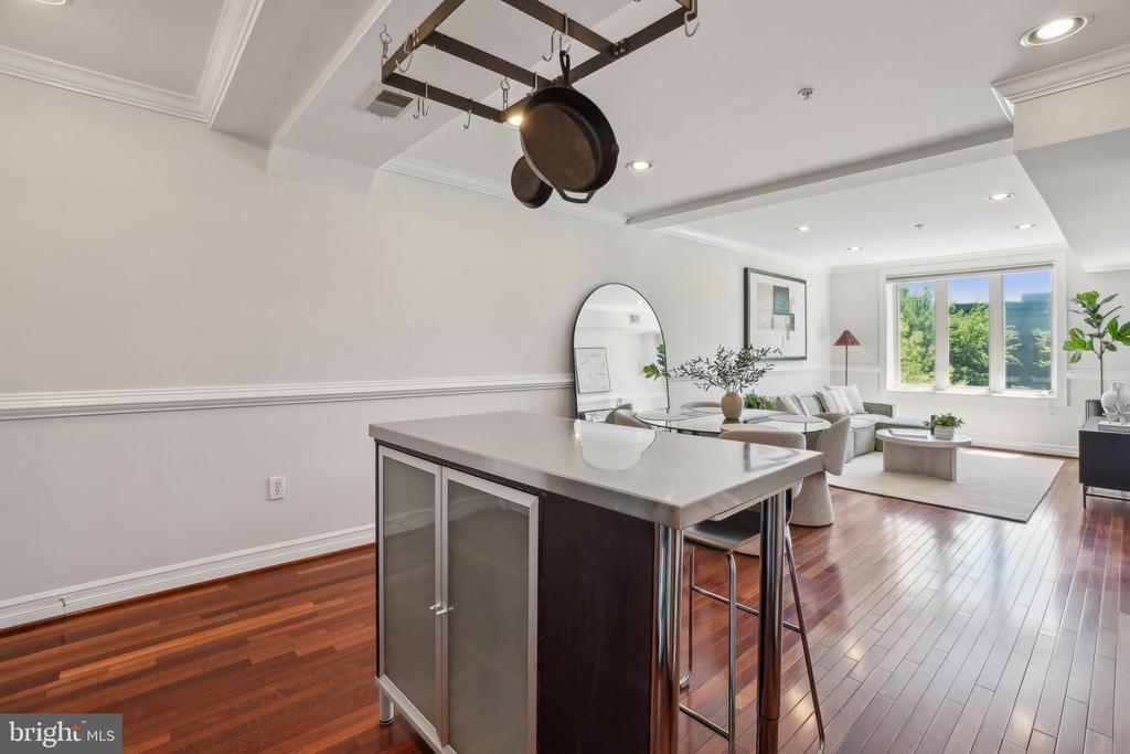1321 Euclid St NW #301