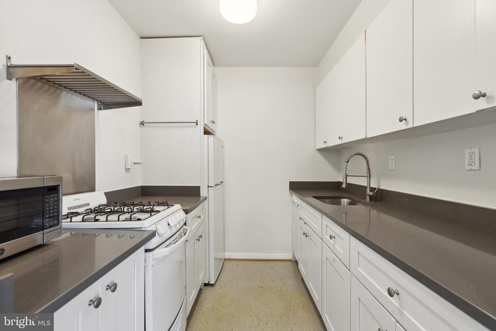 5112 MacArthur Blvd NW #104
