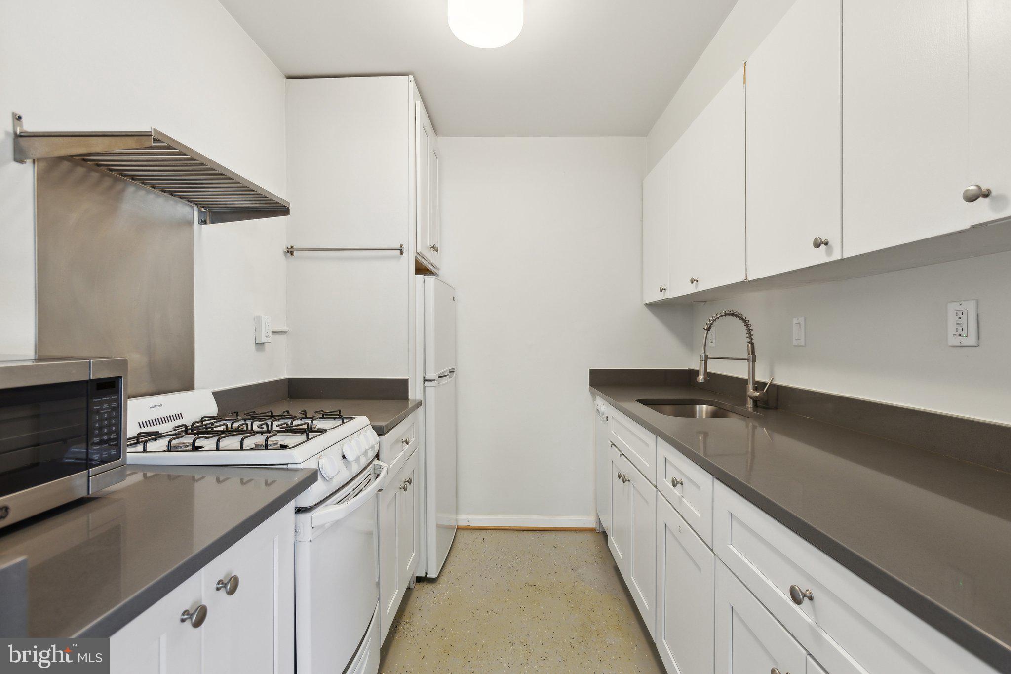 5112 MacArthur Blvd NW #104