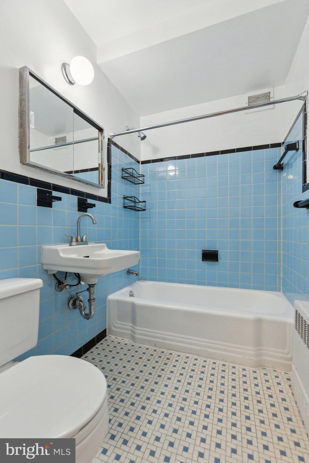 5112 MacArthur Blvd NW #104