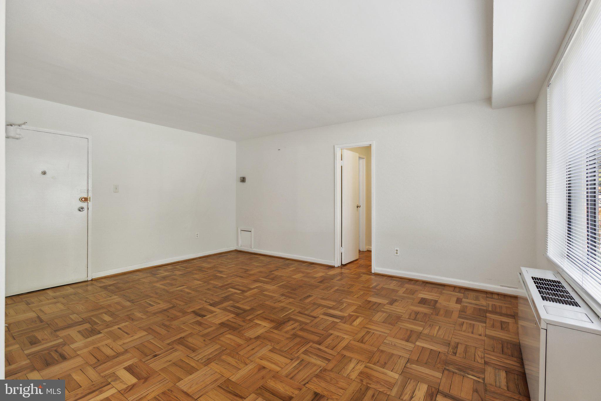 5112 MacArthur Blvd NW #104