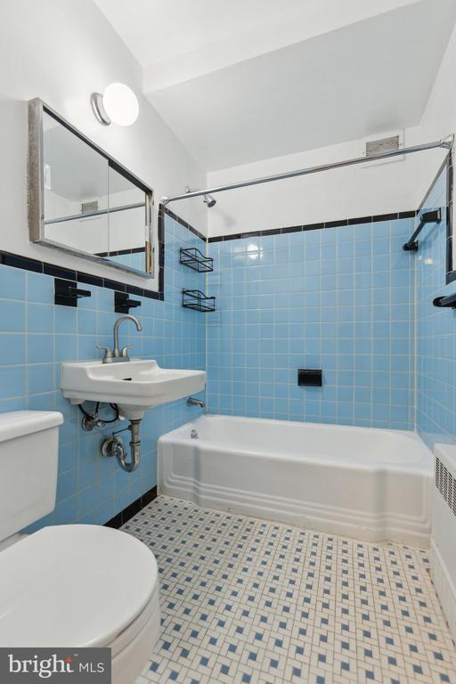 5112 MacArthur Blvd NW #104