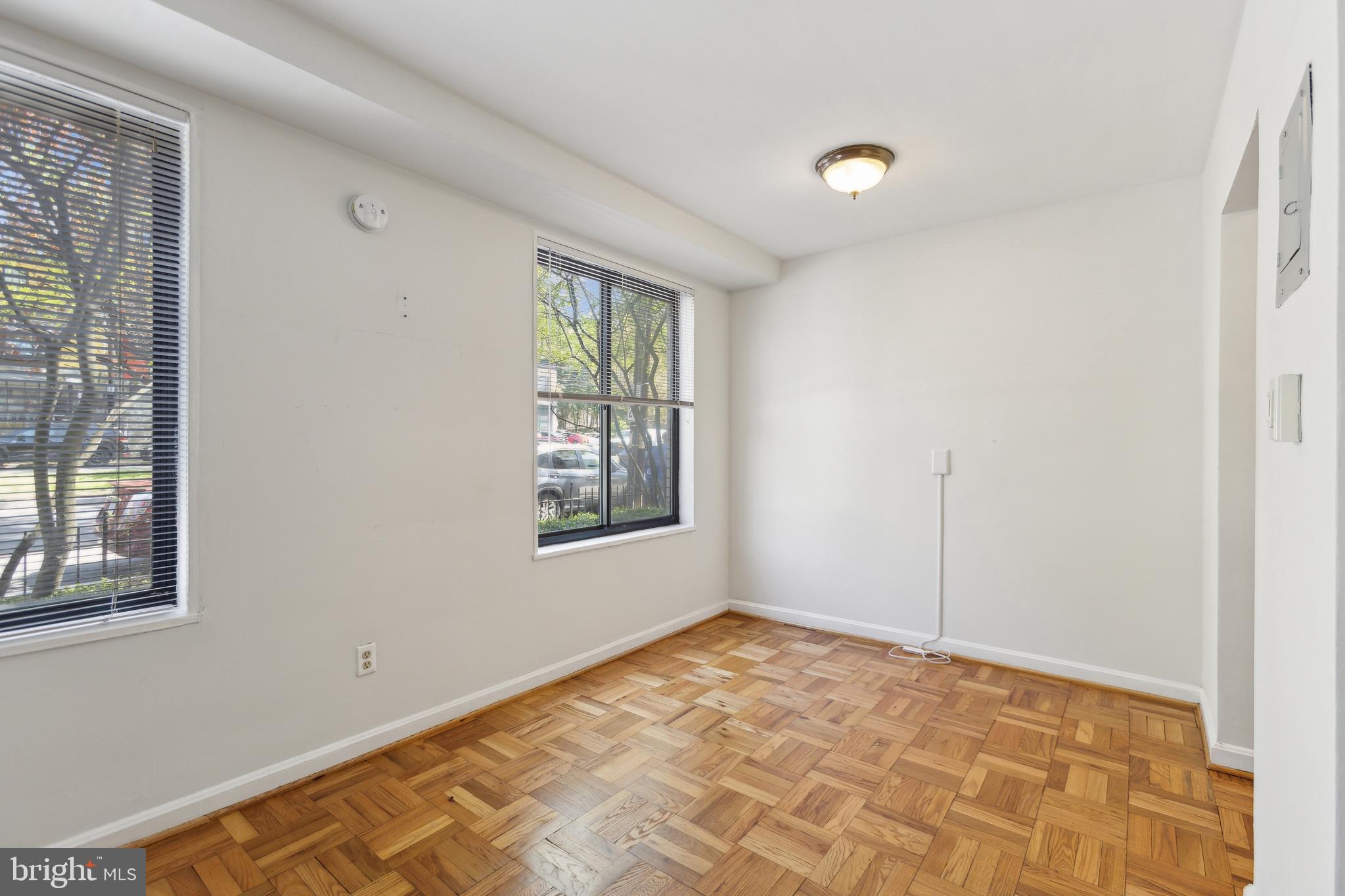 5112 MacArthur Blvd NW #104