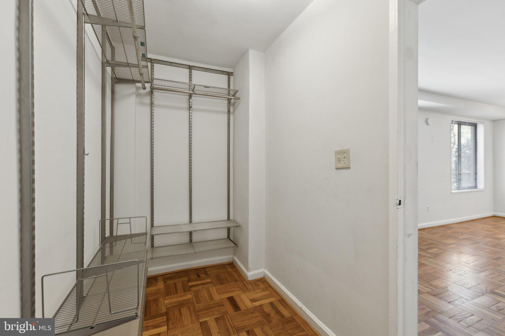 5112 MacArthur Blvd NW #104