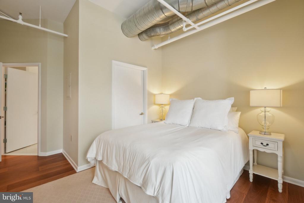 1300 N St NW #201