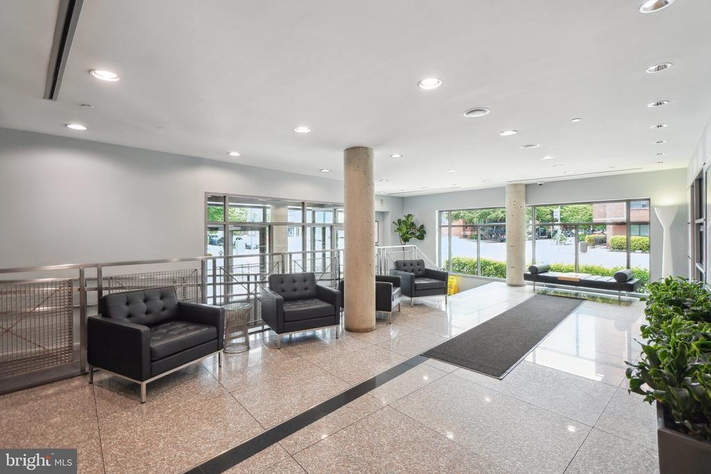 1300 N St NW #201
