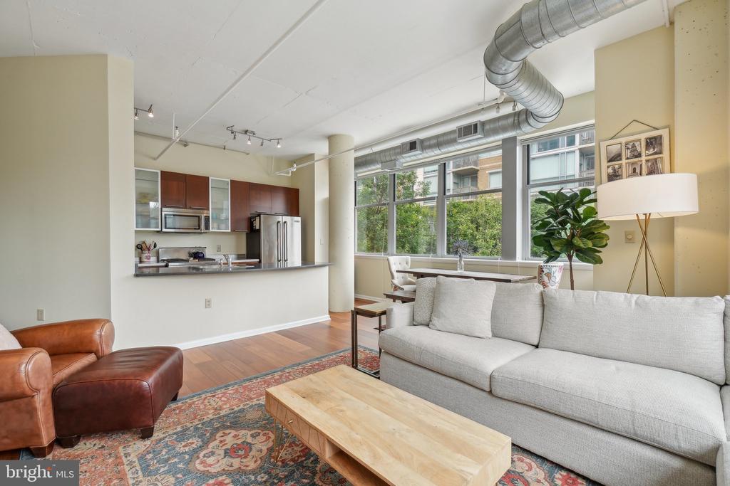 1300 N St NW #201