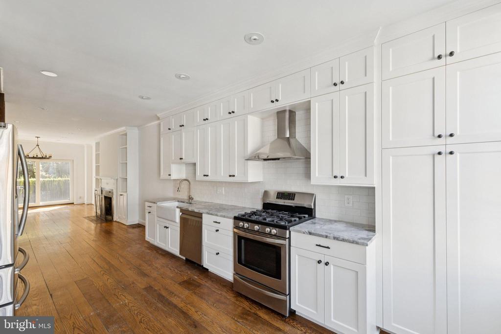 1661 32nd St NW