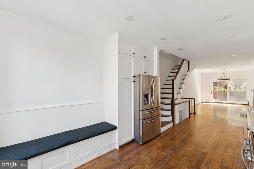 1661 32nd St NW