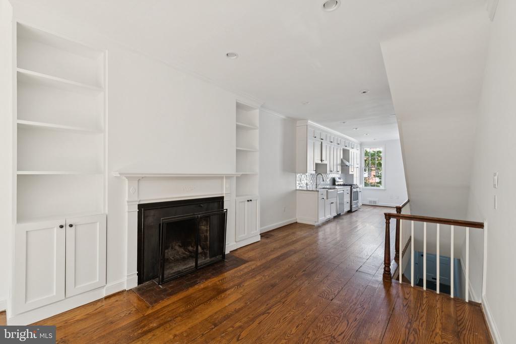 1661 32nd St NW