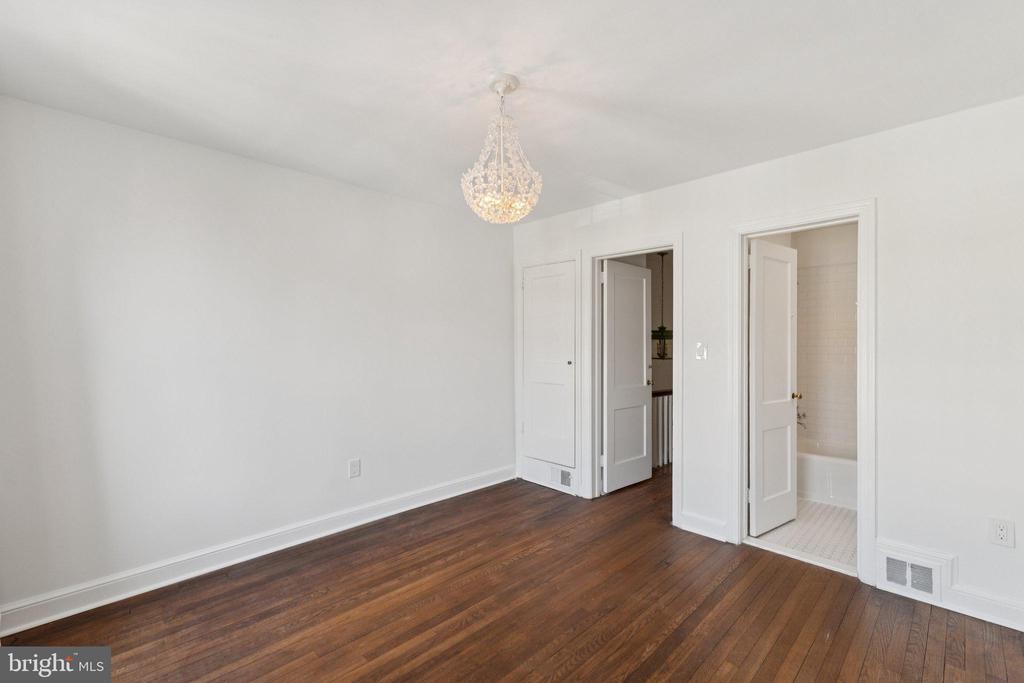 1661 32nd St NW
