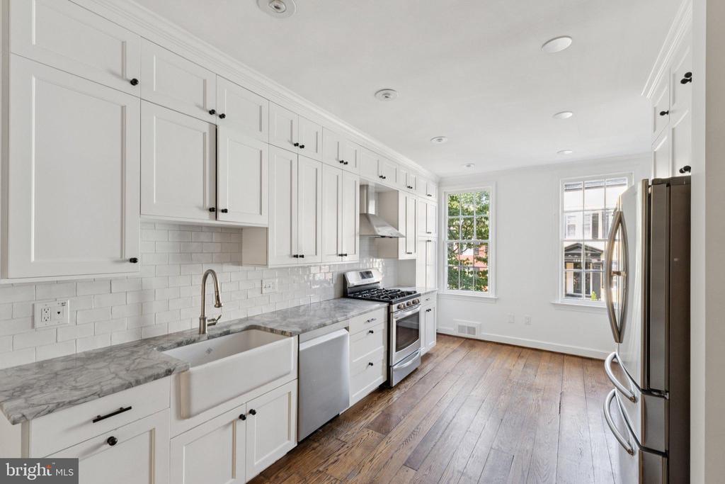1661 32nd St NW