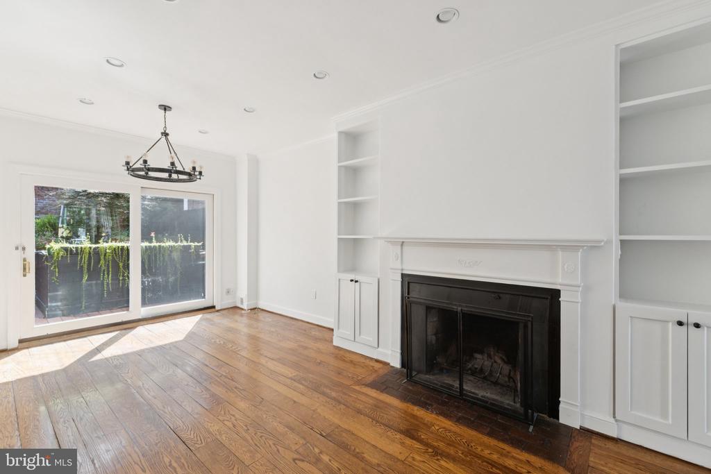 1661 32nd St NW