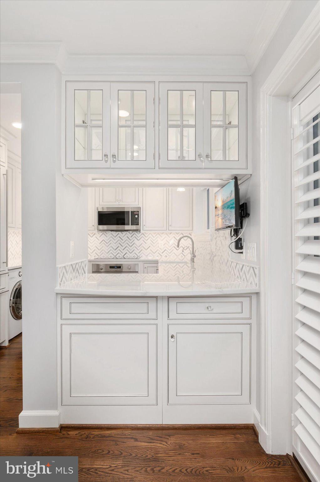 1238 ETON COURT NW T17