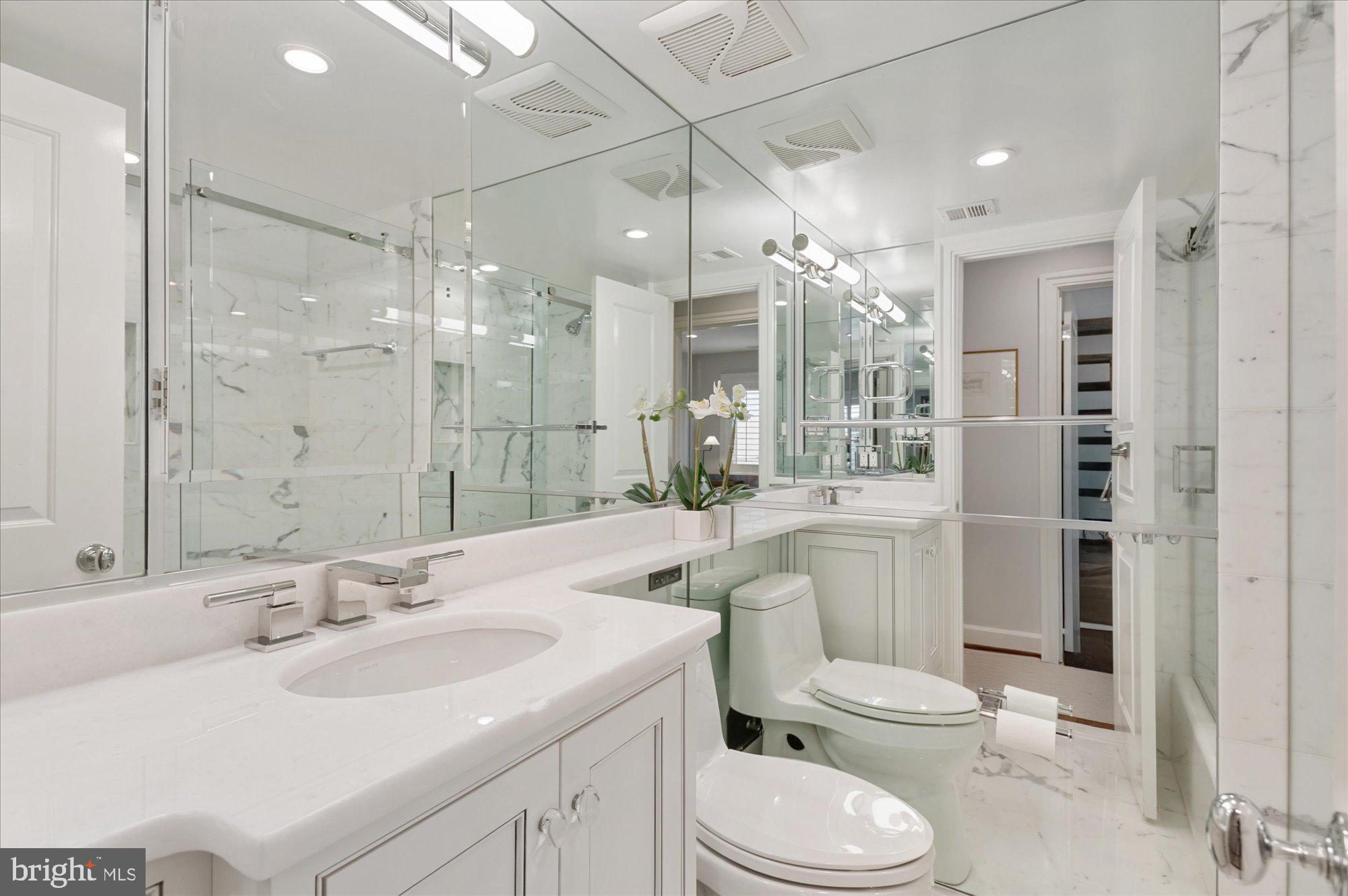 1238 ETON COURT NW T17