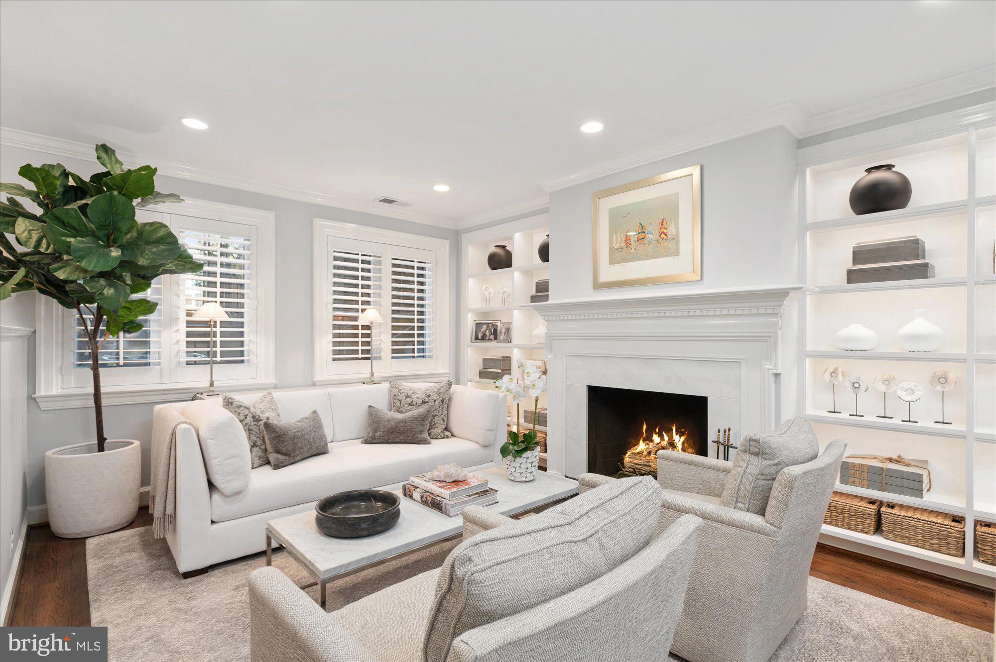 1238 ETON COURT NW T17