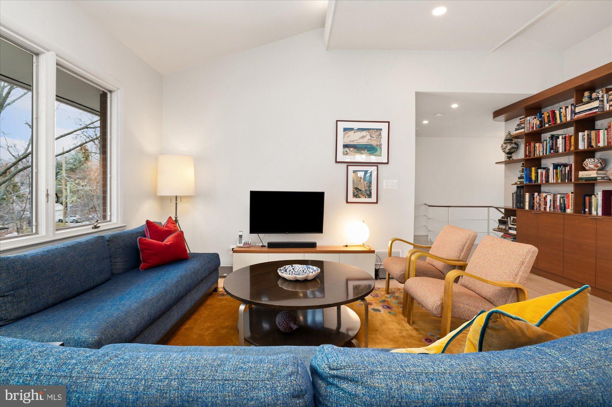 3211 ROWLAND PLACE NW