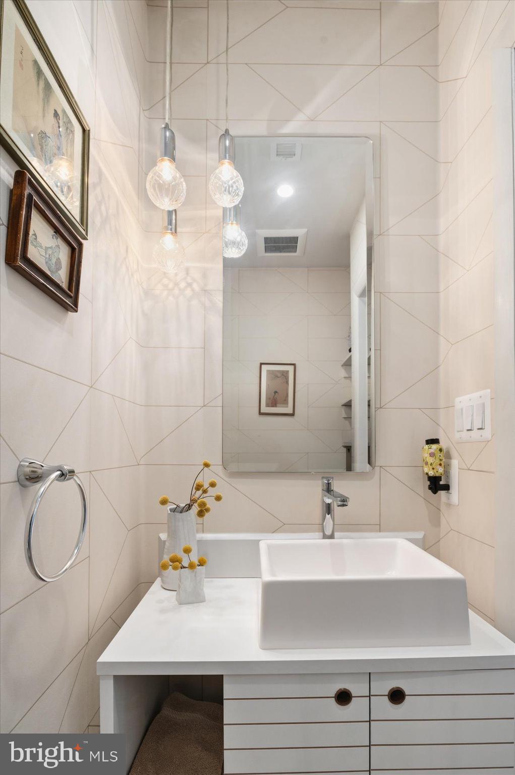 3211 ROWLAND PLACE NW