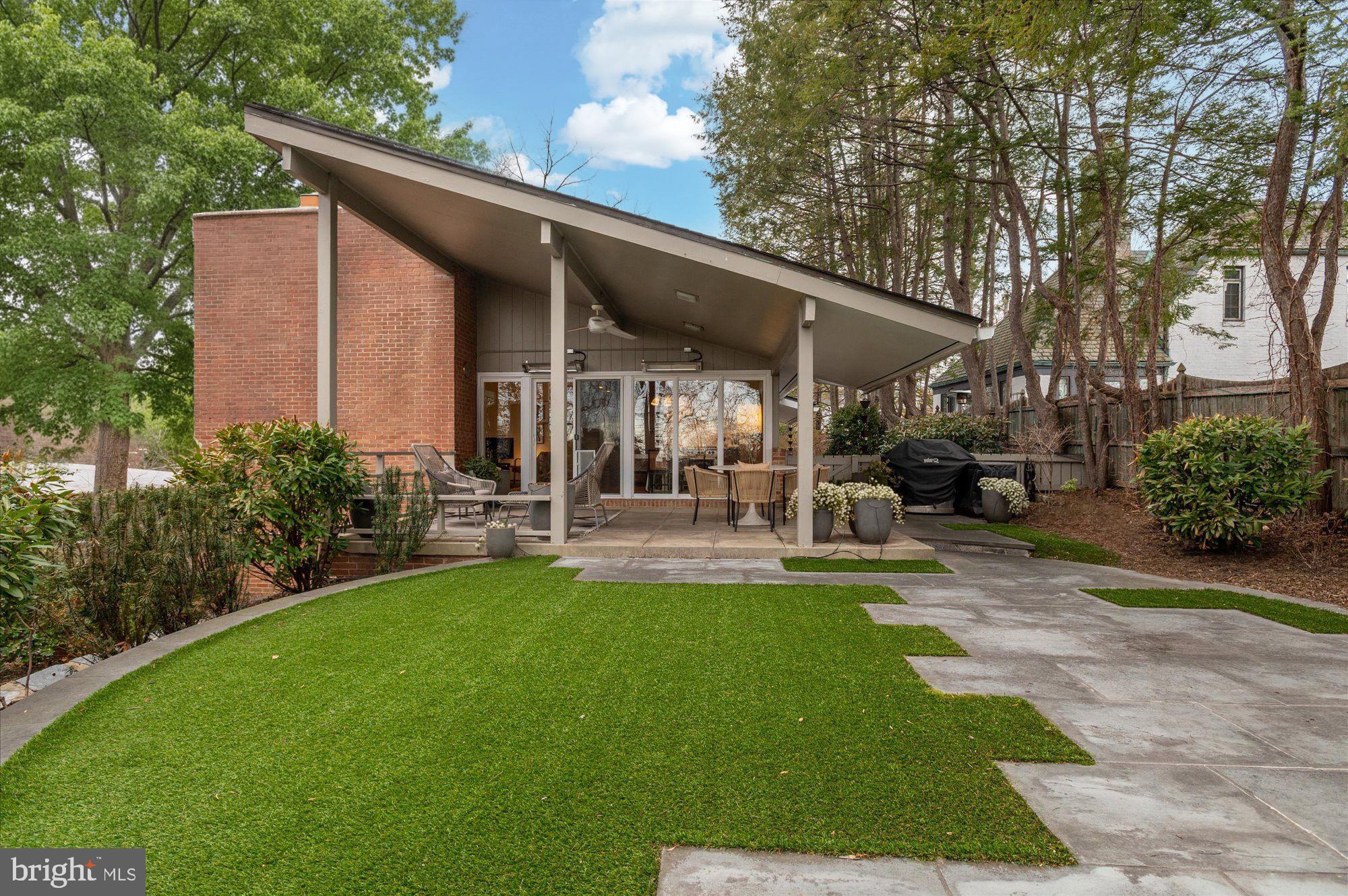 3211 ROWLAND PLACE NW