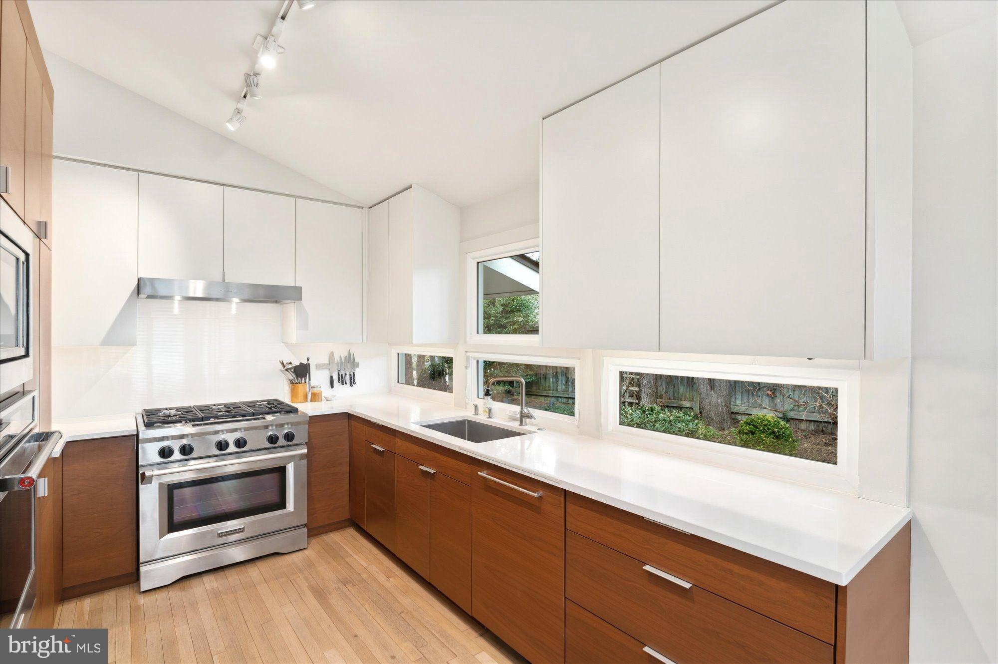 3211 ROWLAND PLACE NW