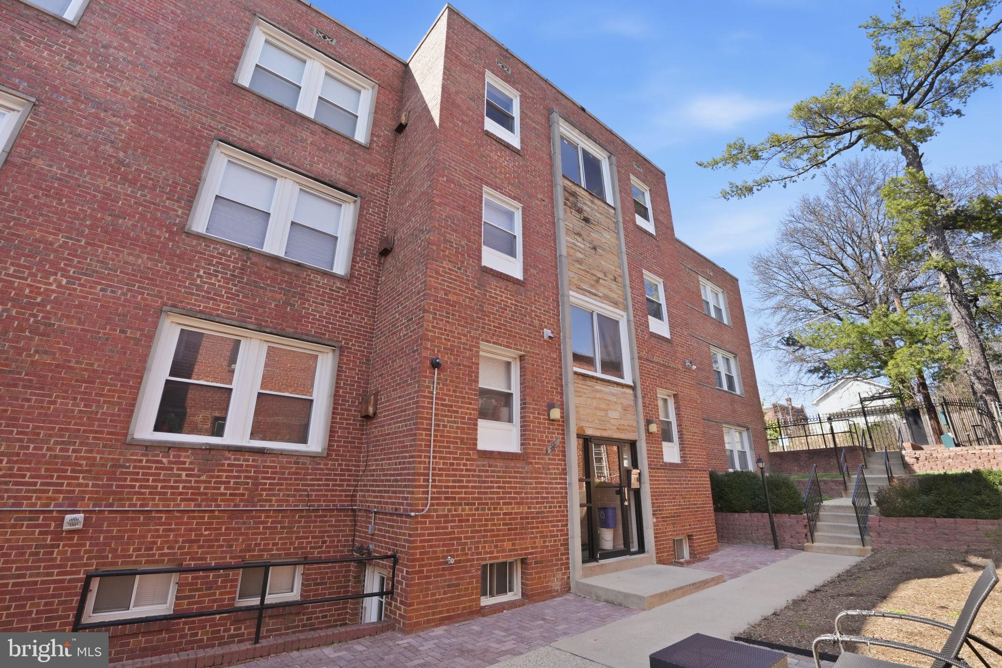 33 KENNEDY STREET NW 202