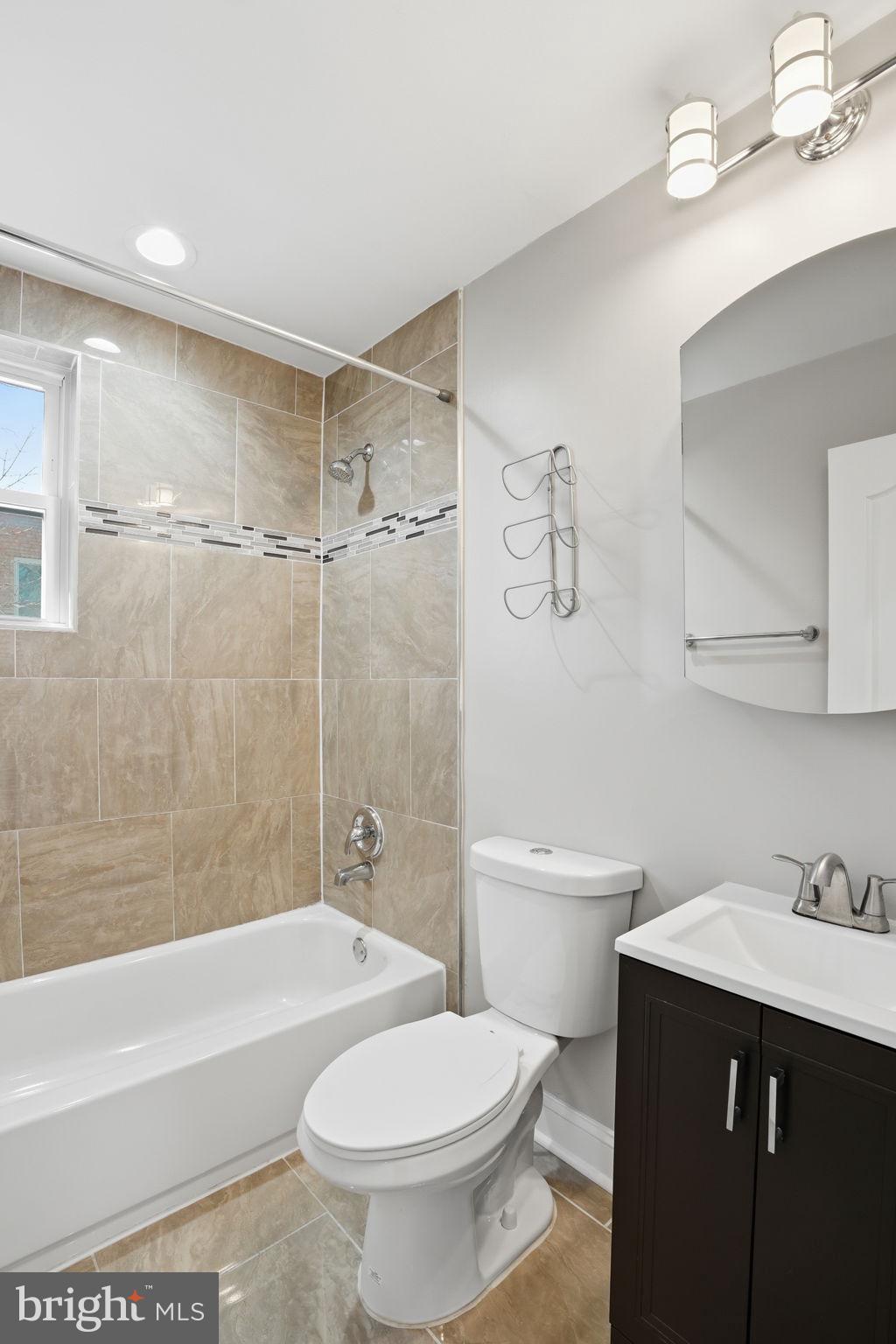 33 KENNEDY STREET NW 202