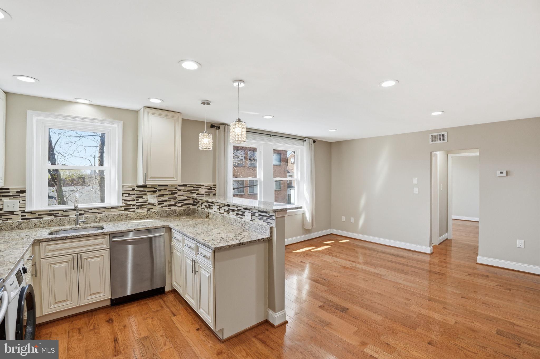 33 KENNEDY STREET NW 202