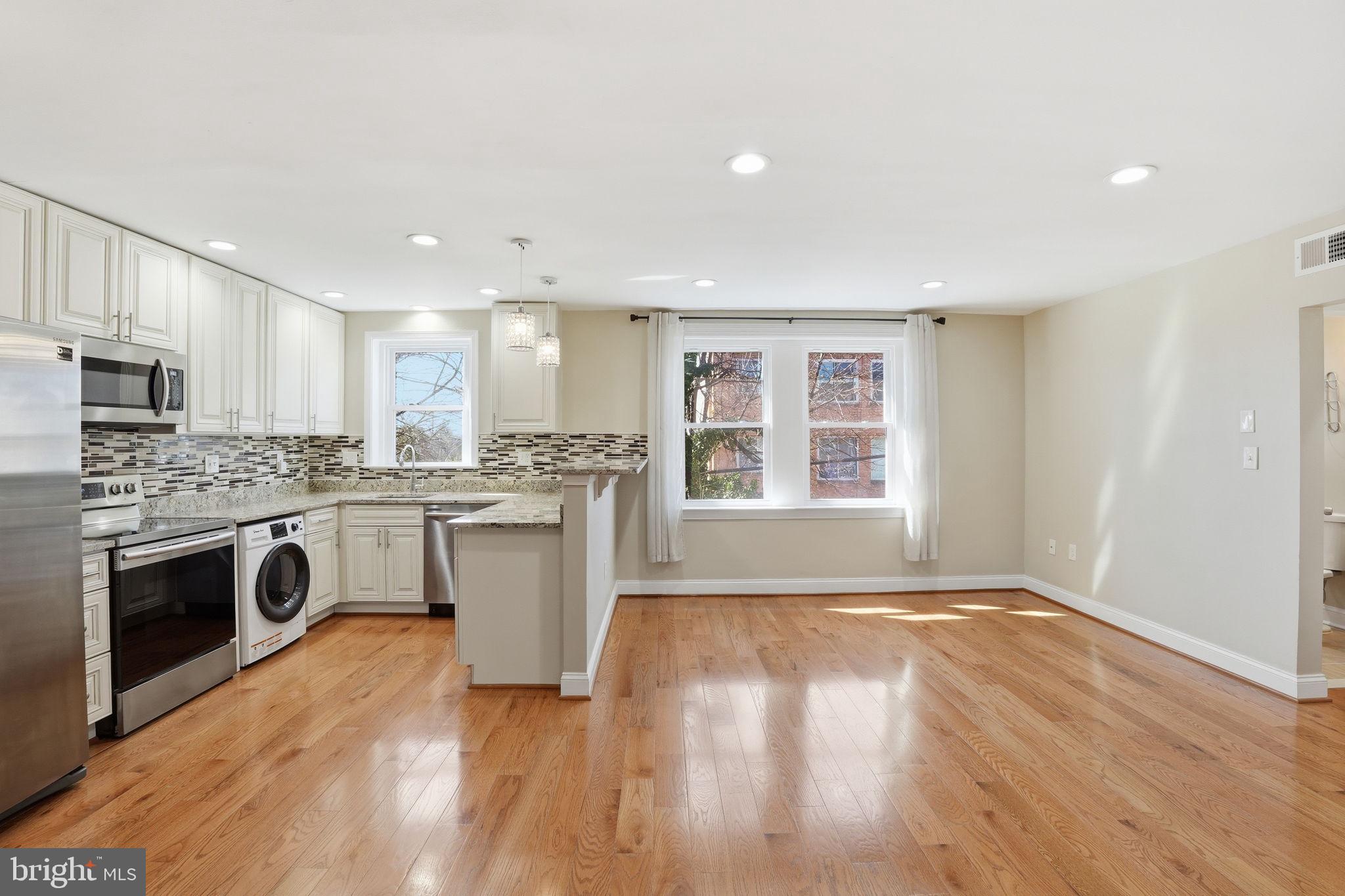 33 KENNEDY STREET NW 202