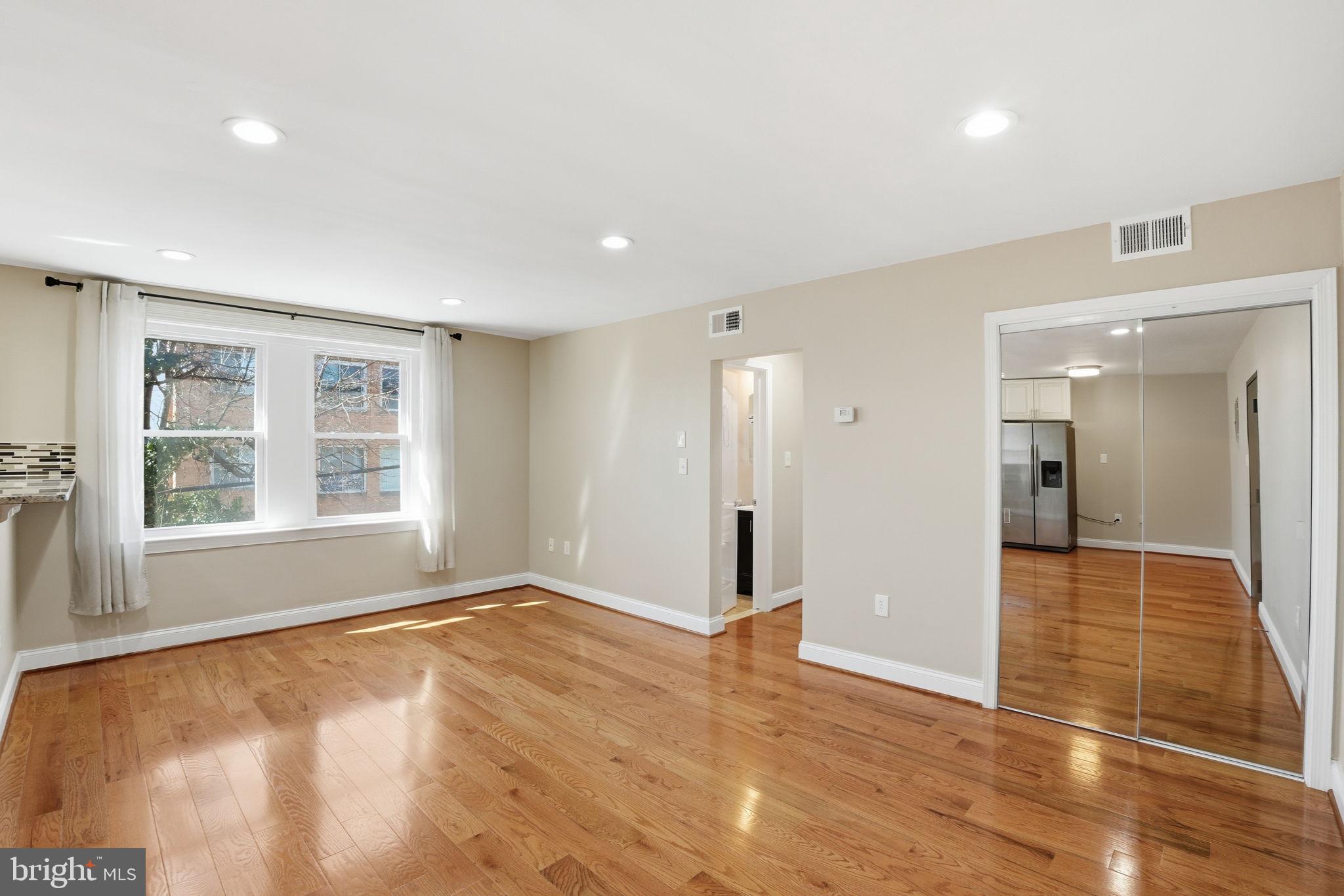 33 KENNEDY STREET NW 202