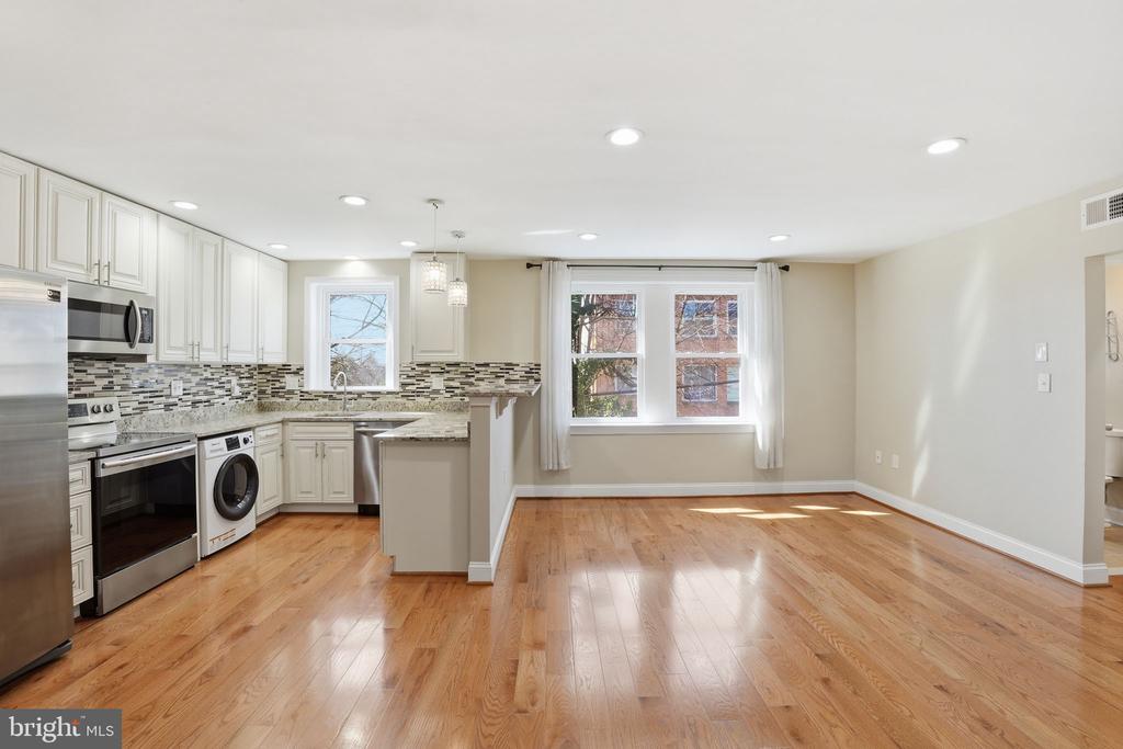 33 KENNEDY STREET NW 202