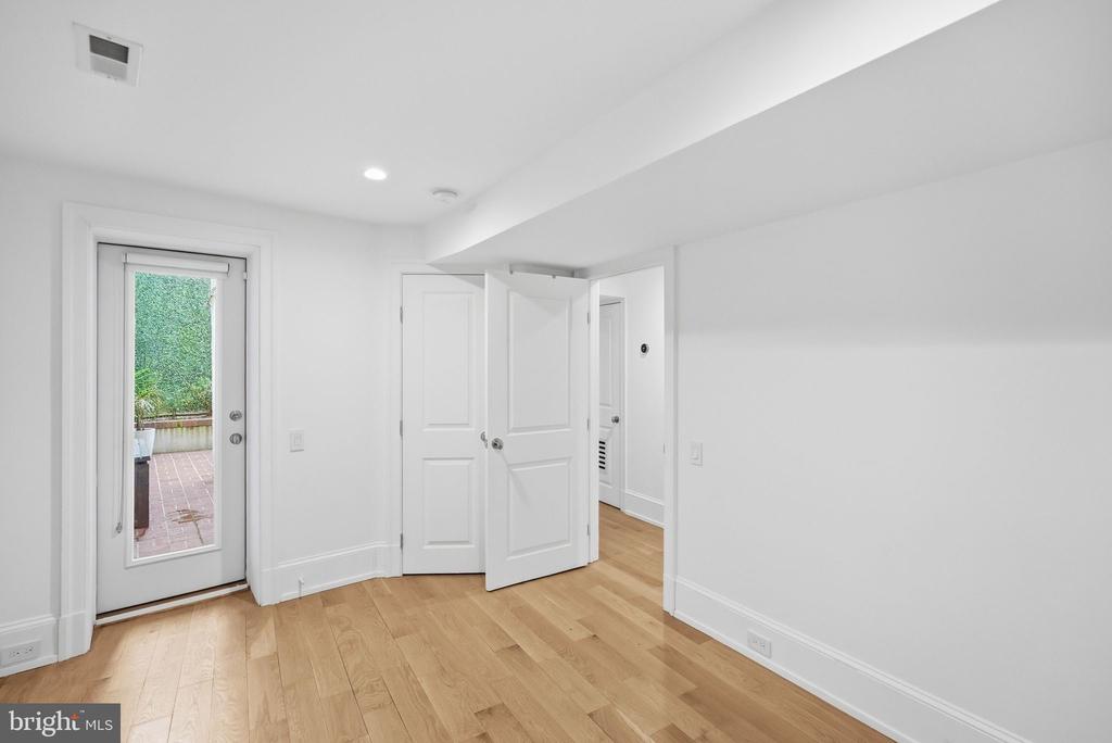1421 27TH STREET NW