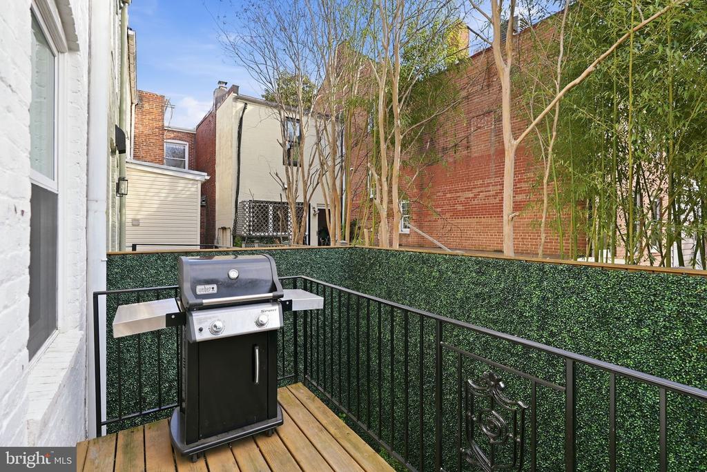 1421 27TH STREET NW